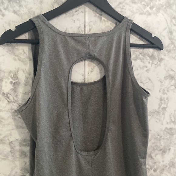 Activewear | Key hole back | Work out | Top - Picture 4 of 10